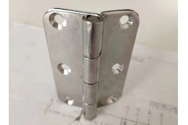Exposed Hinges With Large Angles